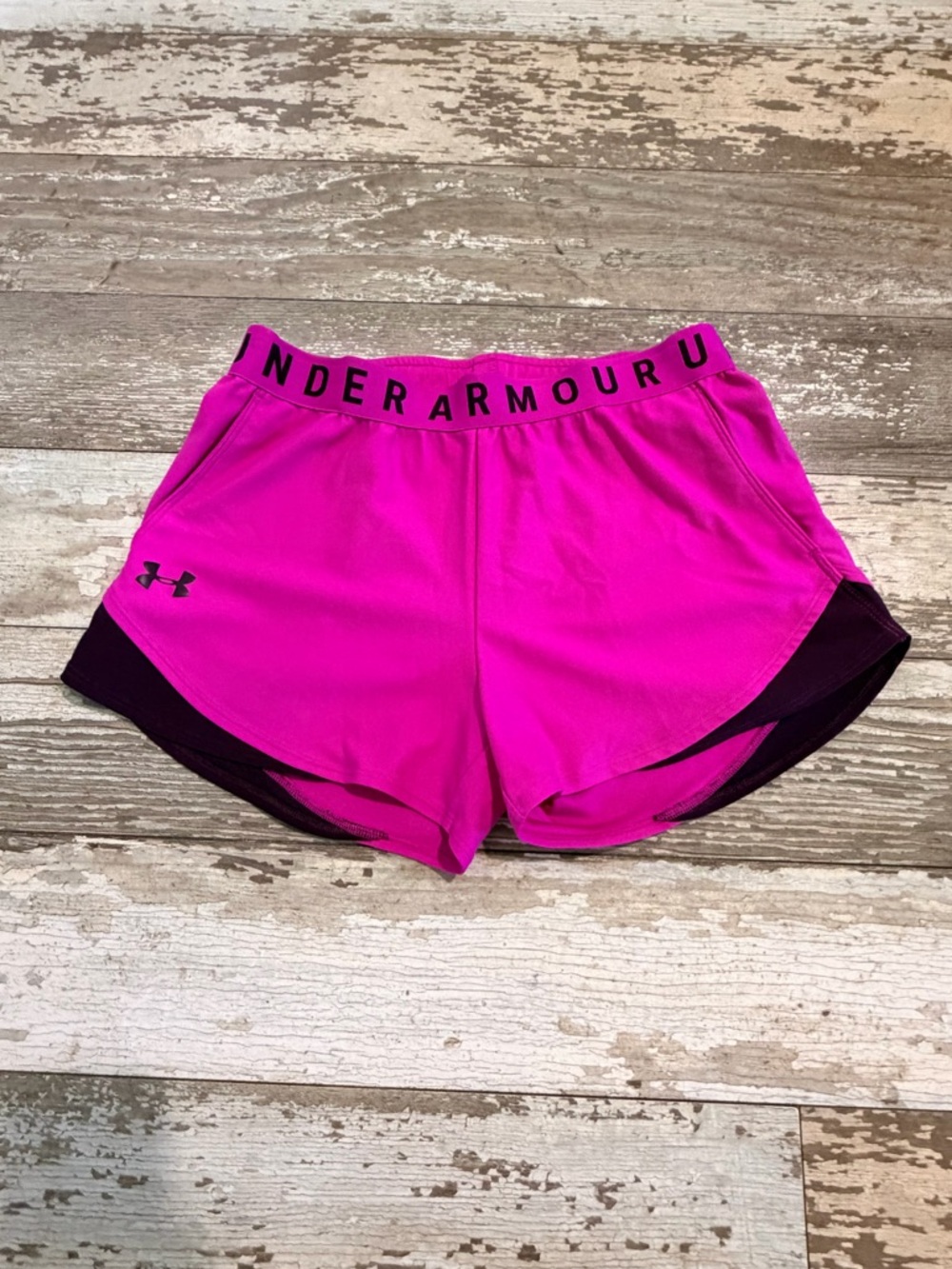 Under Armour Women's Bright Pink Shorts With Pockets Size Small NWOT